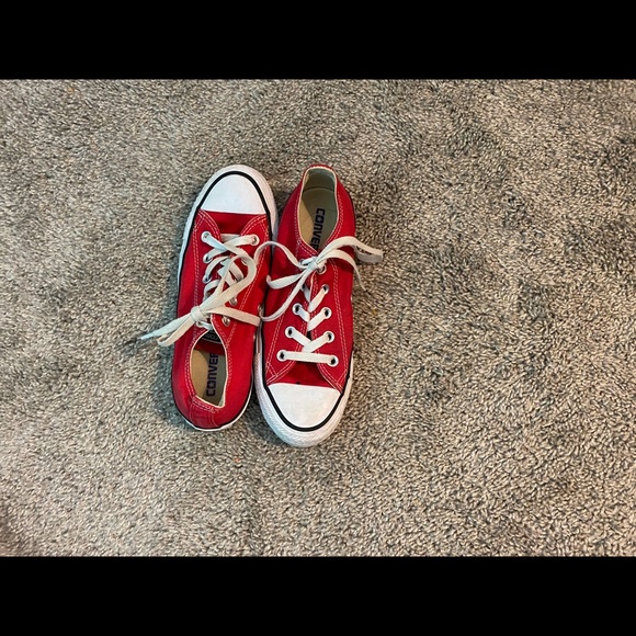 Red converse shoes - Picture 3 of 3